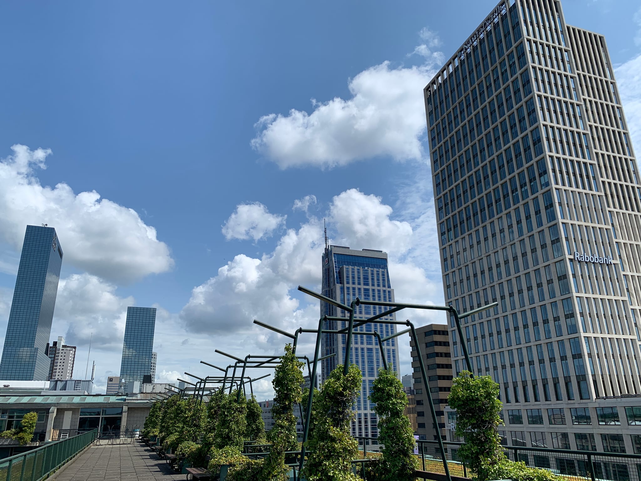 Uitzicht vanuit het kantoor van Zalm Partners boven het Groot Handelsgebouw